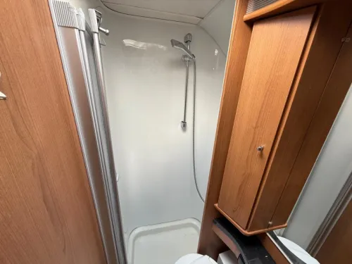 LMC Liberty Cruiser II 592 Compact Fixed bed Air conditioning photo: 18