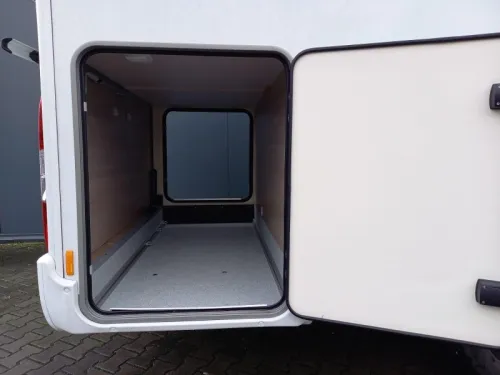 B&uuml;rstner Lineo 690 G - 155hp - Narrow camper photo: 3