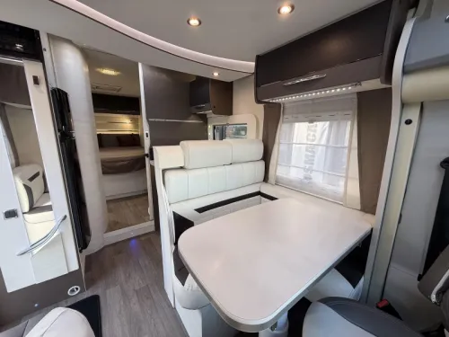 Chausson Welcome 718 EB Limited French bed Pop-top roof photo: 17