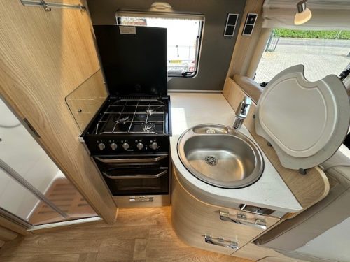 Hymer BMC-I 680, automatic, without drop-down bed! photo: 5