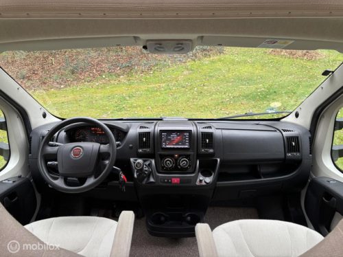 B&uuml;rstner Ixeo Time it 734 Fiat 2.3 131hp Euro 5 | French bed | Electric pop-up bed | Separate shower/toilet | Garage | Camera | Tow hitch | 91k miles | TO photo: 18