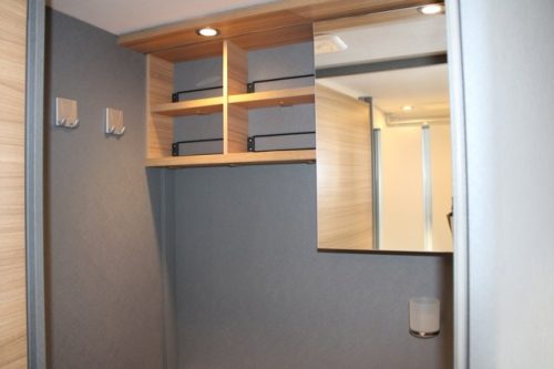 Dethleffs 7052 DBM Just 90 Queenbed + Hubdach ger&auml;umige Garage (94 Foto: 46