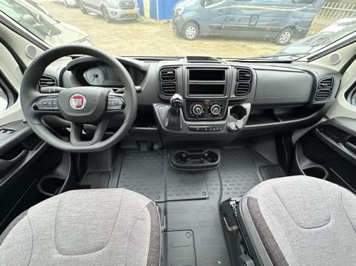 Knaus L!ve Wave 650 MF 180HP-AUTOMATIC-694CM photo: 16