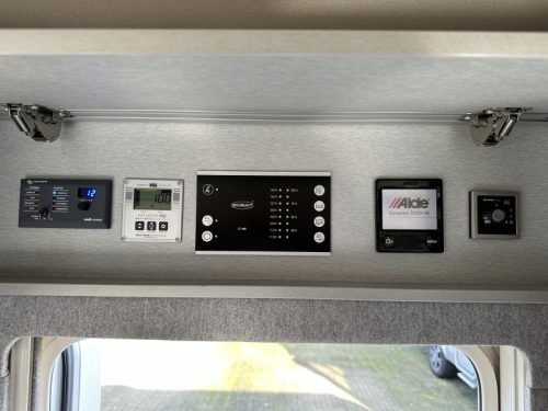 Hymer BML-I 780 OVERHEAD CUPBOARDS INSTEAD OF LIFT BED! photo: 20
