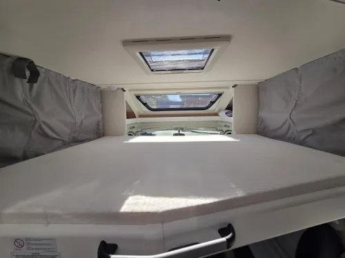 Sunlight T 67 Automatic with single beds  photo: 16