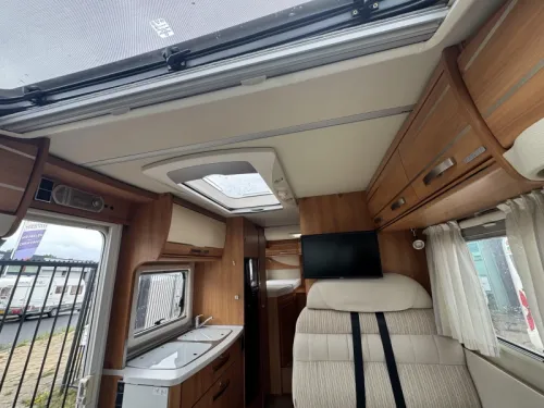 Hymer Exsis-T 588 EX With single beds & Air conditioning photo: 4