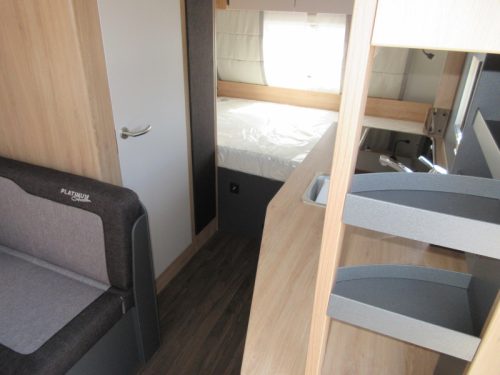 Knaus Sport Platinum 420 QD !! NIEUW BINNEN !!  foto: 2