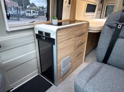 Hymer Yosemite 600 LITS JUMEAUX 160 ch Euro6 Fiat Ducato **Unique/Chauffage diesel/4 places assises/2x batterie auxiliaire/Store/1er propri&eacute;taire/Seulement photo: 8