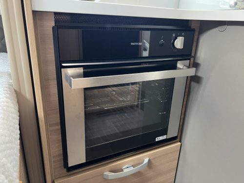 Adria Coral Plus 670 SLT EINZELBETTEN+RUNDSITZGRUPPE OFEN KAMERA Foto: 14