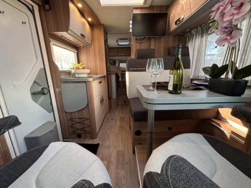 Weinsberg Pepper 600 MEG SINGLE BEDS 6.75M EURO6 ROOF AIRCO photo: 11