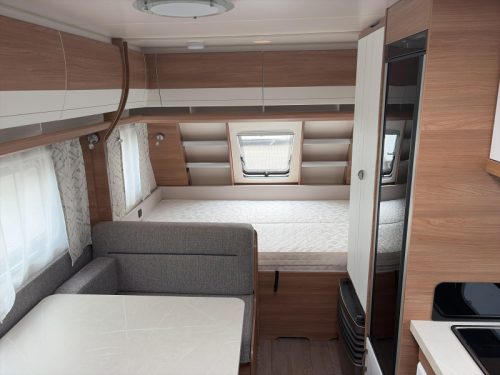 Hobby De Luxe 490 KMF Mover/Awning photo: 2