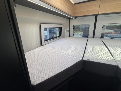 Adria 640 SLB 60 Years 8T-Automaat Enkele Bedden Luifel Luxe Cabine foto: 18