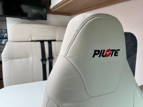 Pilote V 600 G Awning, Bicycle rack, TV, photo: 26