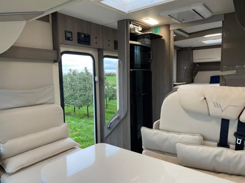 Mobilvetta K-SILVER I-59 Euro 6 Queensbed + Pop-top roof, Air conditioning, TV, Bike rack photo: 18