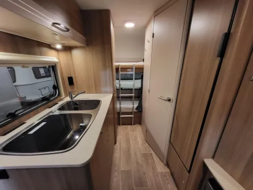 Dethleffs C'Joy 410 LK including Dorema awning photo: 5