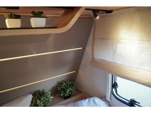 LMC Style 440 D model 2027, French bed photo: 34
