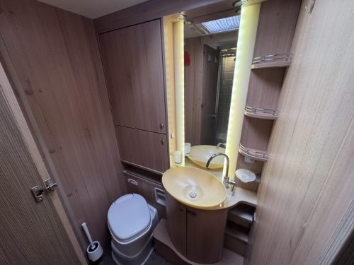 B&uuml;rstner Nexxo T 728 G E&P Niveausysteem und mehr! Foto: 13