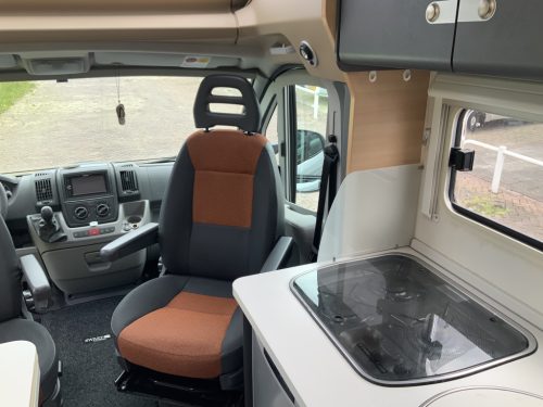 Knaus Van Ti 600 ME &ndash; Complete 3 liter 160 HP Semi-integrated, fixed bed, half-dinette, swivel seats Motorhome centre on the road photo: 18