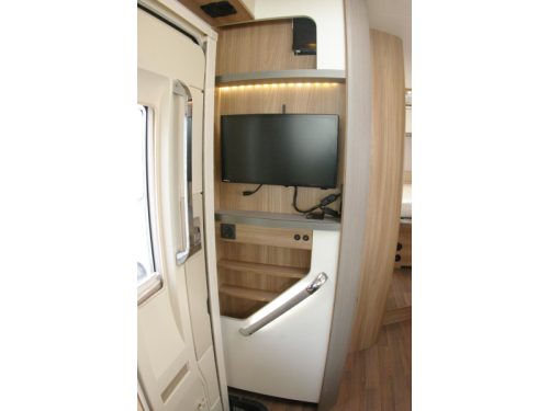 B&uuml;rstner Aviano 700 Lit central, Toit relevable. photo : 10