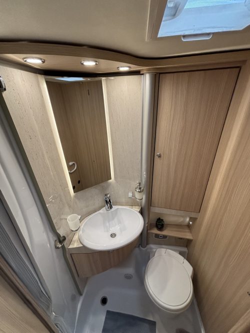 B&uuml;rstner Travel Van T590 TRANSVERSE BED+DINETTE EURO 6 SOLAR PANEL photo: 7