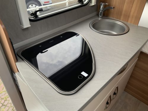 Weinsberg Cara Loft 650 ME, 2.3 MultiJ. 120 Semi-integrated, Swivel seats, French bed, Year of manufacture 2021 Motorhome Centre On the Road at the Noorderringweg 4 in Marum. photo: 11