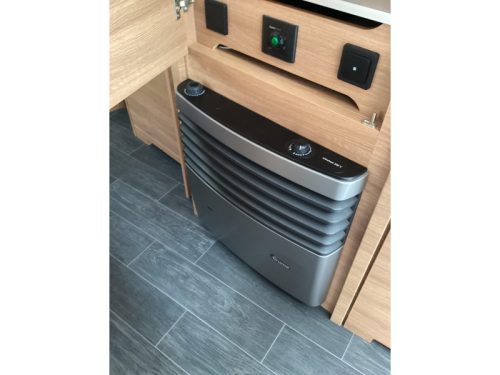 Tabbert Da Vinci 490 TD Mover/floor heating photo: 17