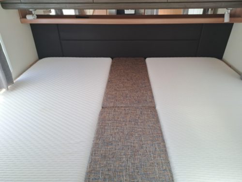 Knaus Sky TI 700 MEG E&P leveling system photo: 9