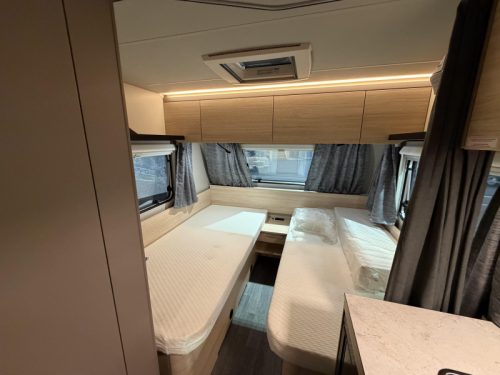 Weinsberg CaraLife 470 EU Einzelbetten / Dinette Foto: 7