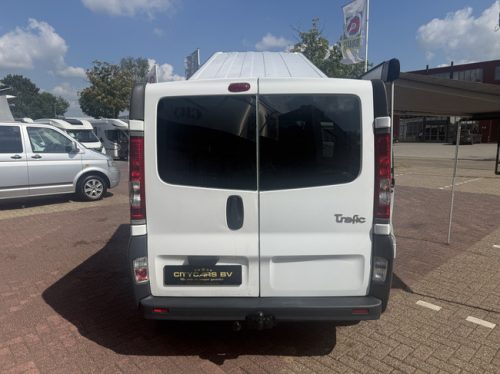 Renault traffic bus camper professionally converted pop-top air conditioning cruise control 2 berths awning Thule photo: 3