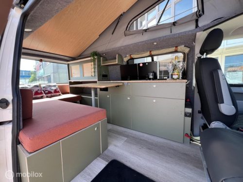 Volkswagen T6 2017 L2H1 Nevada two-tone neu ausgebaut! Foto: 17