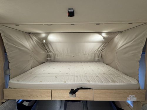 Hymer BMC-I 690 Queen bed-Pull-down bed-Mercedes photo: 14