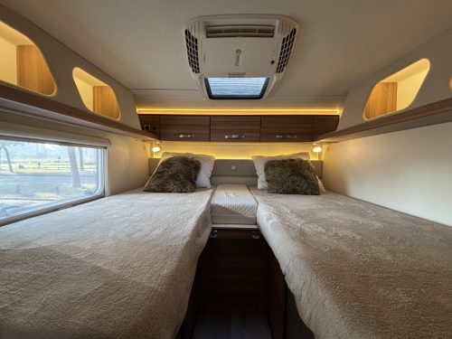 Weinsberg Pepper 600 MEG SINGLE BEDS 6.75M EURO6 ROOF AIRCO photo: 2