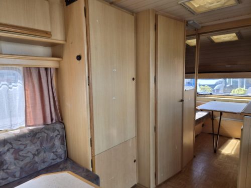 LMC Luxus 490 P Awning - Fold-over bed  photo: 15