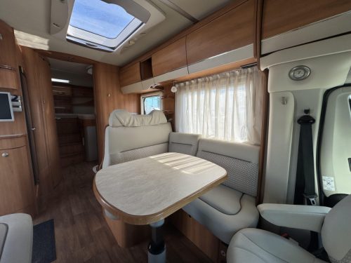 Hymer T 704 SL single beds levelling system photo: 19