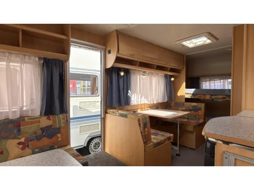 Dethleffs Camper 490 TK 2x Sitzgruppe Etagenbett Foto: 7