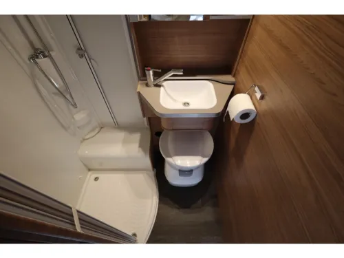 Weinsberg CaraSuite 650 MEG Camas individuales y techo elevable foto: 13