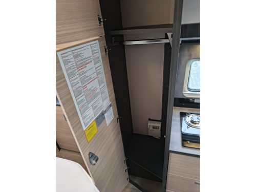 Hobby Optima De Luxe 70 F -Automaat-badkamer achter  foto: 12