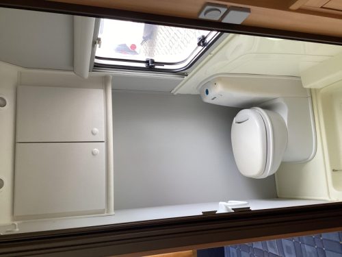 Knaus Sudwind 450 TUF awning  photo: 7