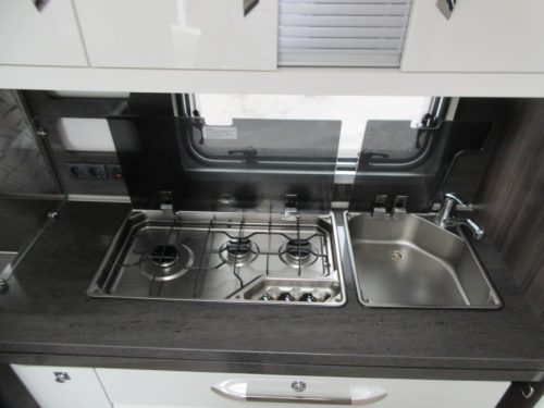 Hobby Prestige 560 UL RONDZIT HOGE KOELKAST Foto: 7