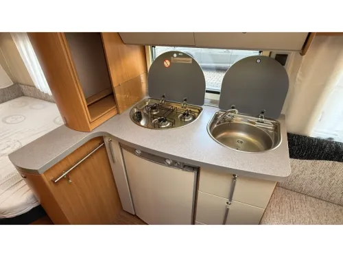 Fendt Saphir 470 TF French bed dinette toilet photo: 6