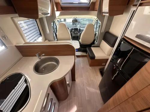 Elnagh Baron 573 Automatic Single Beds photo: 12
