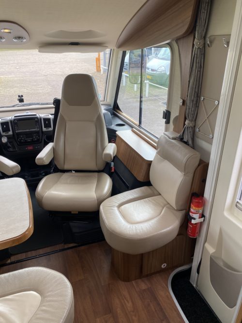 Hymer B 678 PL AUTOMATIK 3 Liter Diesel mit 177 PS, L&auml;ngsbetten & Hubbett Bj. 2016. Centrum On the Road am Noorderringweg 4 in Marum. Foto: 5