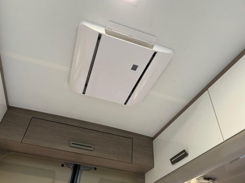 Chausson V697 VIP Dachklimaanlage, Busbiker, Markise Foto: 17