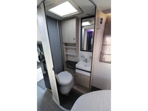 Chausson Titanium 738 XLB QUEENSBED + POP-TOP ROOF photo: 20
