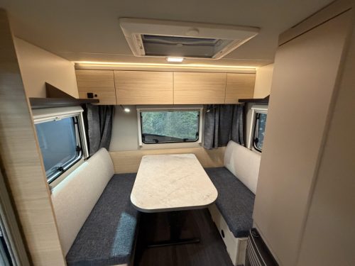 Weinsberg CaraLife 470 EU Einzelbetten / Dinette Foto: 9