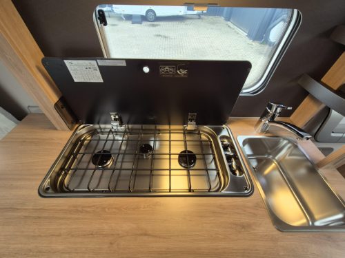 Knaus Sport Platinum 500 EU U-shaped dinette + single beds  photo: 11