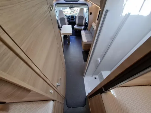 Adria Coral Select 670 DL '27 180pk aut full digi Foto: 18