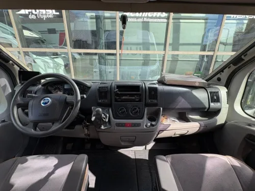Adria Mobil Twin 160PK,Airco,Festbett  Foto: 18
