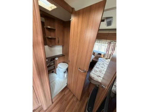 Knaus Sudwind Exclusive 580 EU mover luifel unico genua  foto: 17