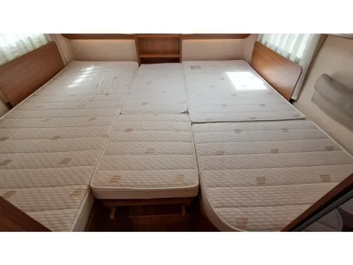 Hymer B 588 Airco / single beds/ E&P  photo: 12
